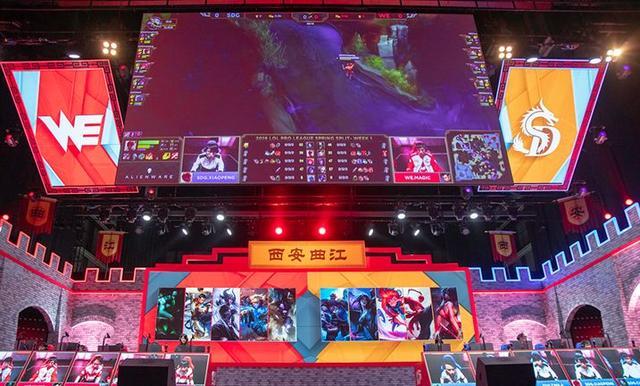 随着社交媒 随着社交媒